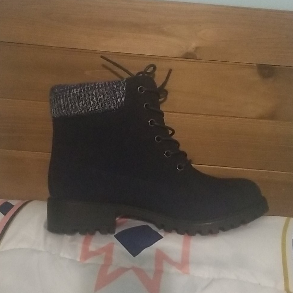 Boots - Picture 3 of 5